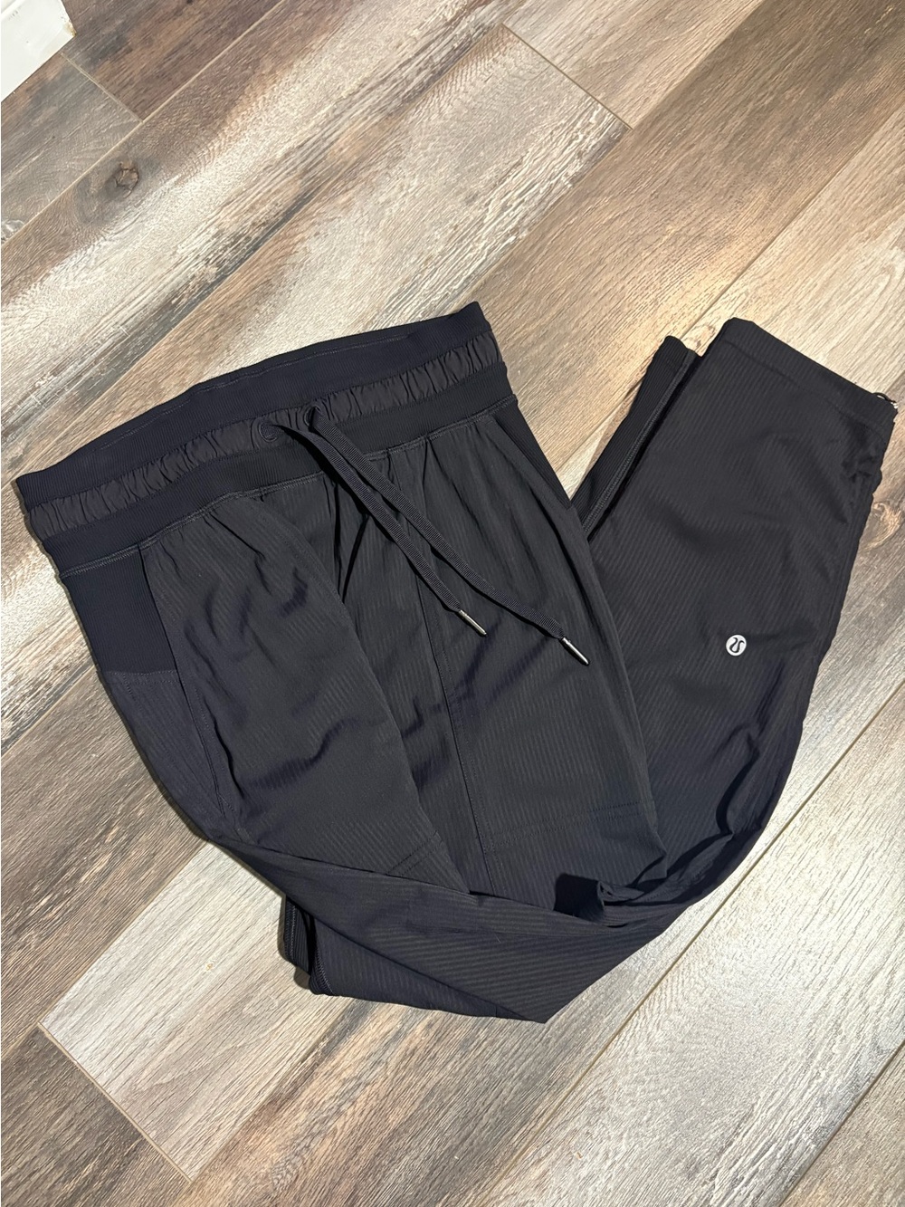 Lululemon Dance Studio Mid-Rise Crop 25" Size 2 - Picture 9 of 10